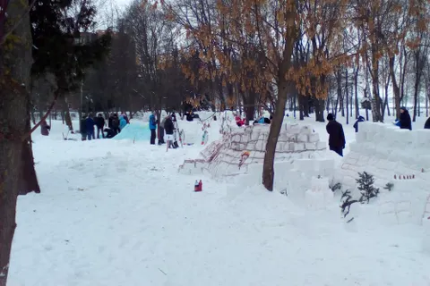 В Рыбинске соорудили самую большую снежную крепость