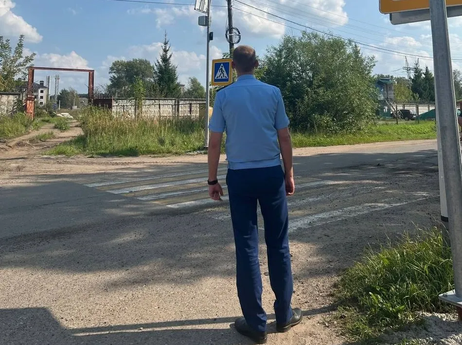 В Угличе после вмешательства прокуратуры установили светофор у детсада