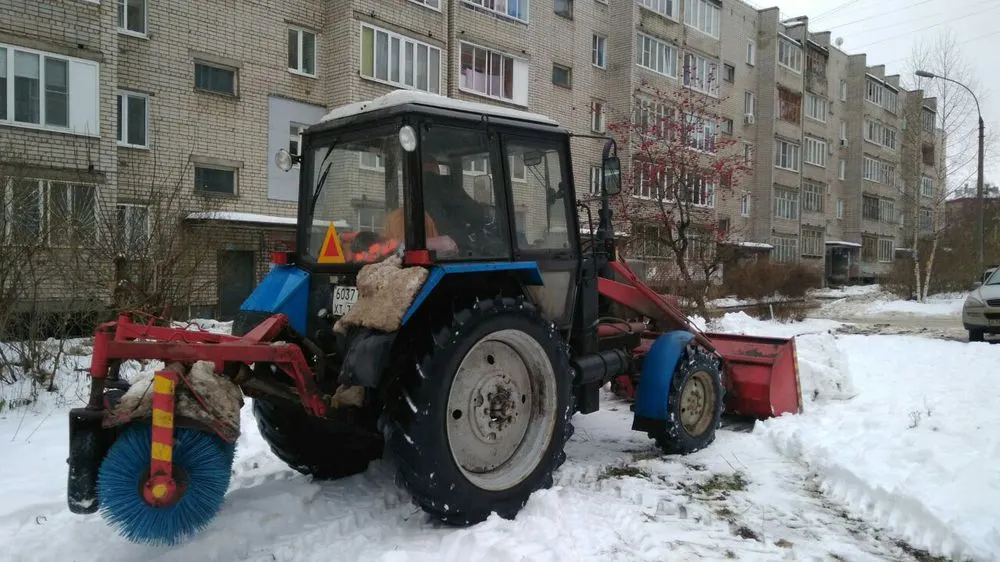 Ярославские дворы вычищают 17 клининговых компаний