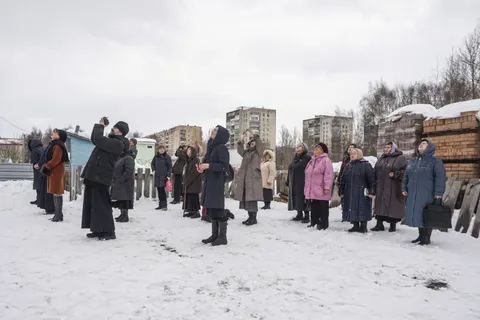 В Ярославле центральный купол Свято-Тихоновского храма увенчали крестом