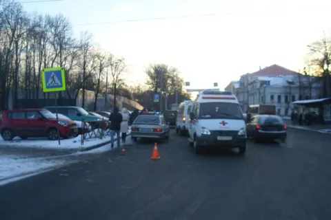 В Ярославле под колесами автомобилей оказались два подростка
