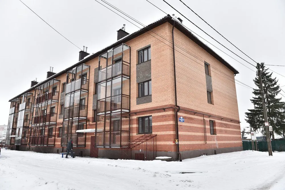 В Ярославле пострадавшие при пожаре семьи въехали в новые квартиры