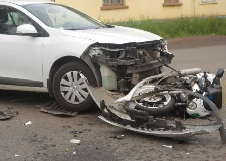 В Ярославле мотоциклист получил травмы – водитель иномарки не предоставил преимущество в движении