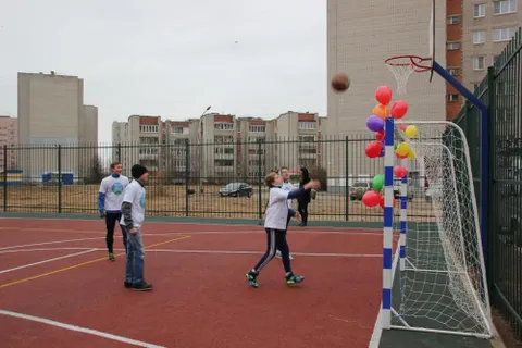 В Ярославле продолжается строительство многофункциональных спортивных площадок