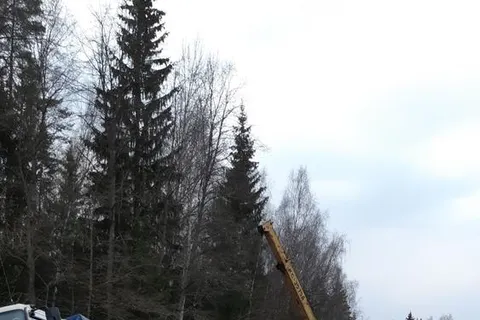 В Ярославской области перевернулась фура с пшеницей