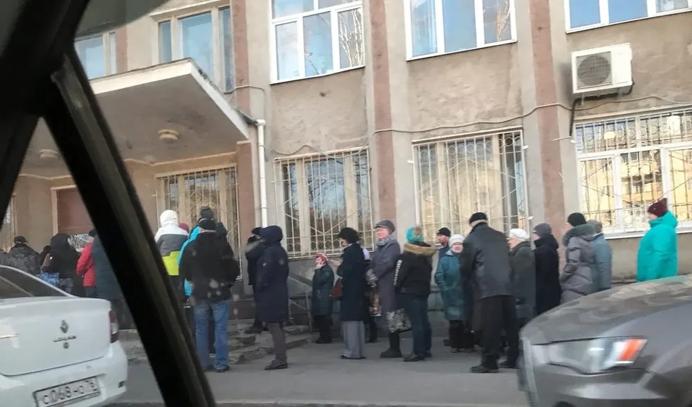 В Ярославской области из-за коронавируса образовались очереди возле собесов