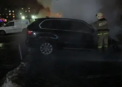 Во дворе в Ярославле вспыхнул дорогой BMW