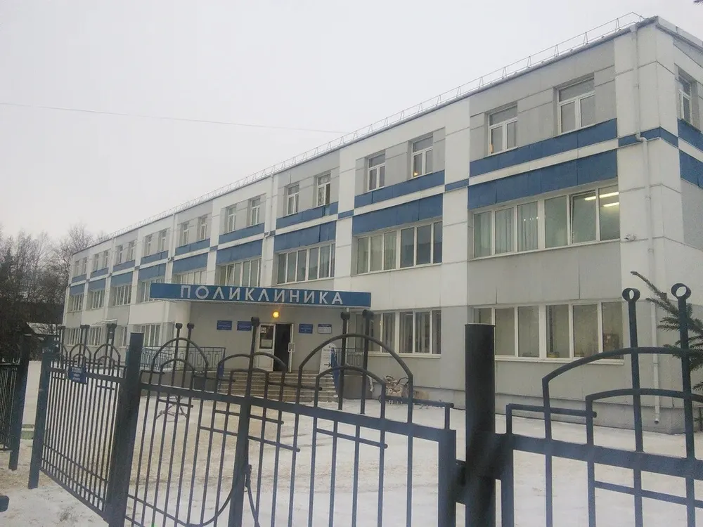 На студентку ярославского медицинского университета упала глыба льда