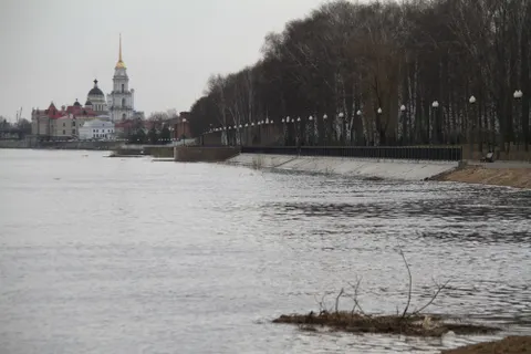 В Рыбинске затопило Волжскую набережную