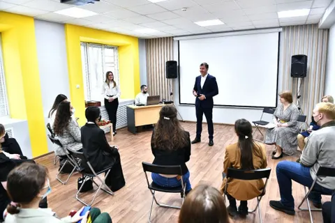 Мэр Ярославля наградил волонтеров, которые помогают врачам в больницах