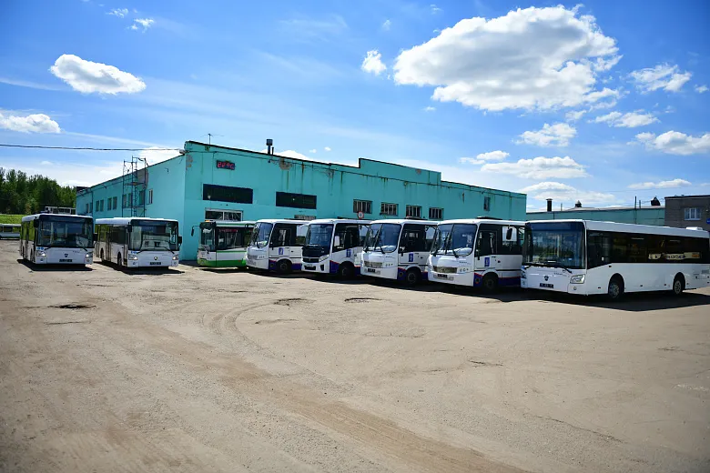 На ярославские маршруты выйдут низкопольные автобусы и «гармошки»