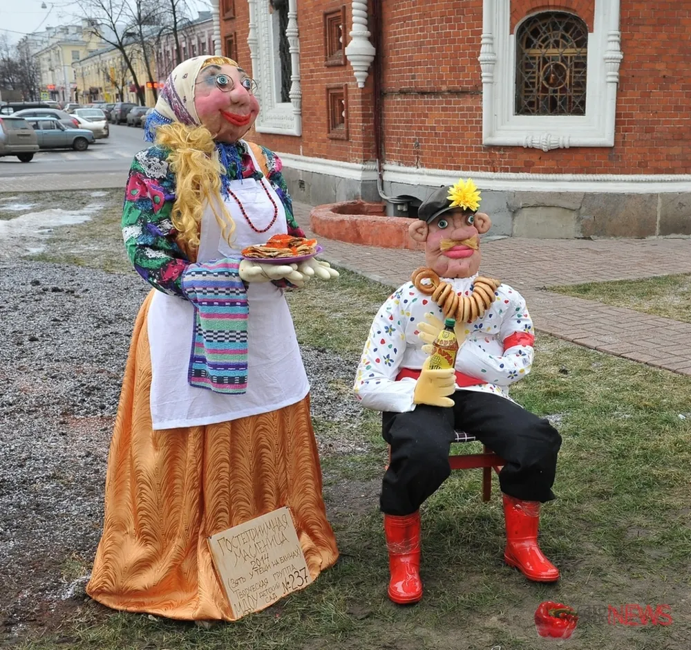 В Ярославле объели масленичных кукол. С фото