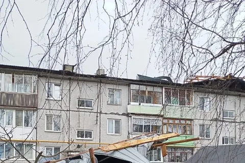 В Ярославской области с трехэтажки сдуло крышу
