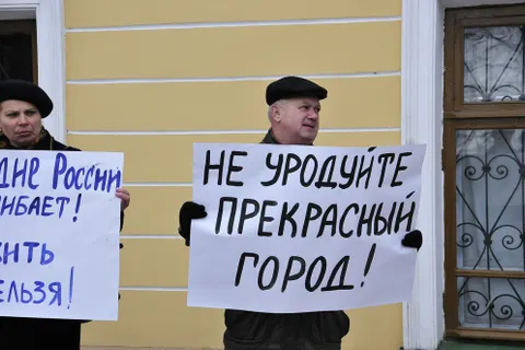 Борцы за сохранение исторического наследия Ярославля собрались то ли на пикет, то ли на санкционированный митинг