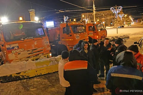 Ярославль чистят от снега ночью: убирайте свои машины!