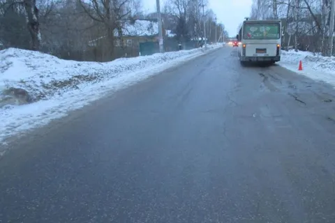 В Рыбинске женщина выпала из автобуса