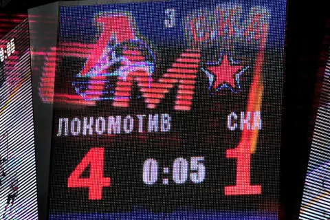 ХК Ярославля «Локомотив» дома обыграл СКА. Фоторепортаж