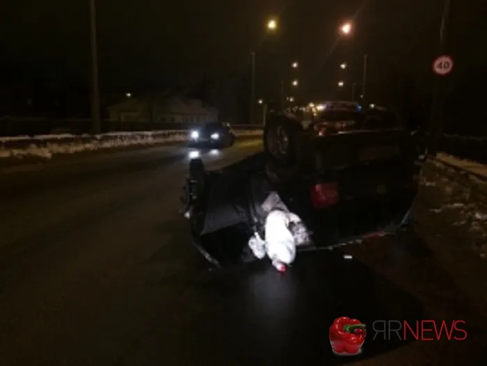 В тройном ДТП на пустом перекрестке Ярославля пострадали три человека