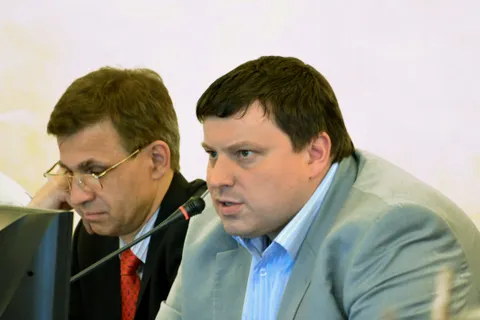 Шестнадцать мгновений из жизни двух директоров департаментов мэрии Ярославля Владимира Евдокимова и Бориса Буракова. С фото