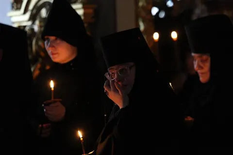 Опубликованы фото и видео с монашеского пострига в Толгском монастыре