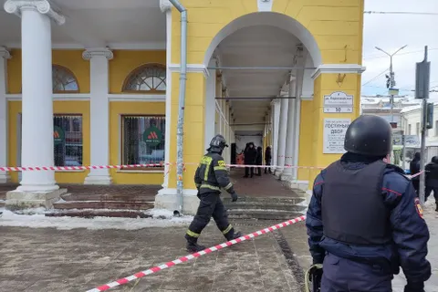 В центре Ярославля полиция оцепила ресторан «Вкусно и точка»