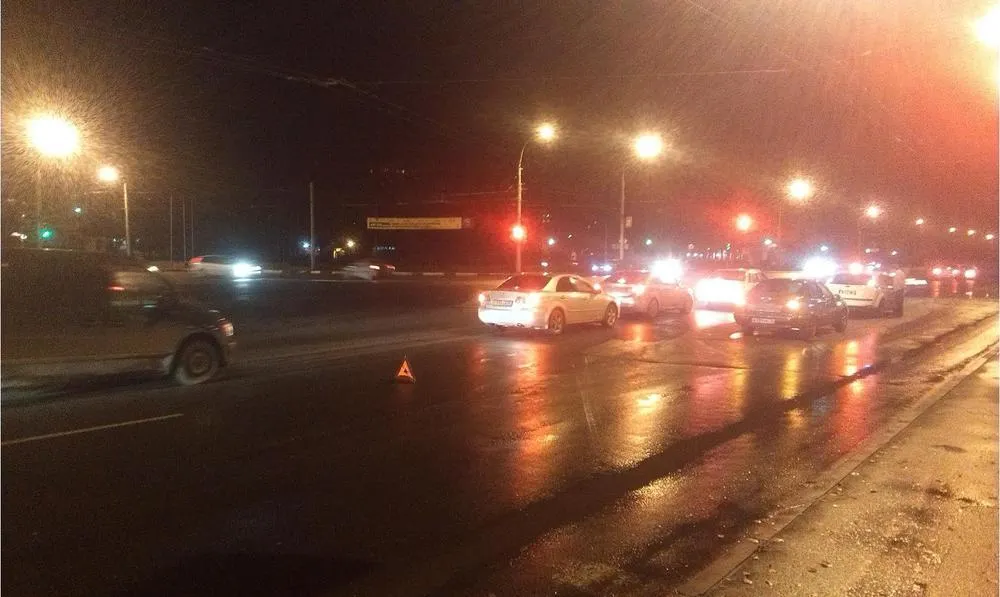 В Ярославской области под колесами автомобиля оказались три человека