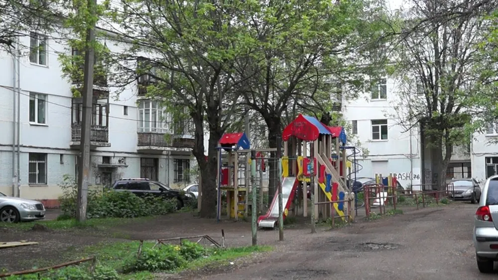 Пятьсот многоквартирных домов в Ярославле могут лишиться детских площадок