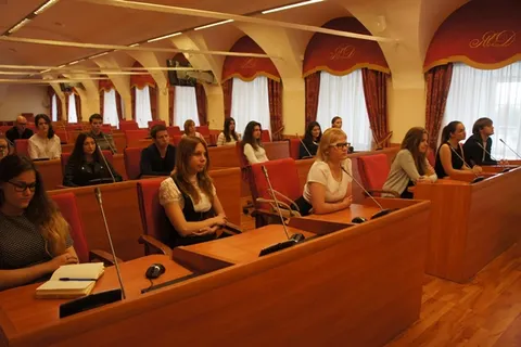 Студенты ЯрГУ посидели в депутатских креслах Ярославской областной Думы