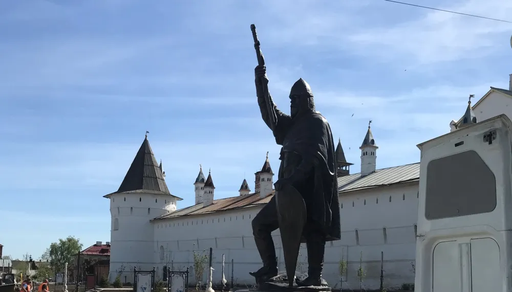 В Ростов привезли новый памятник князю Василько