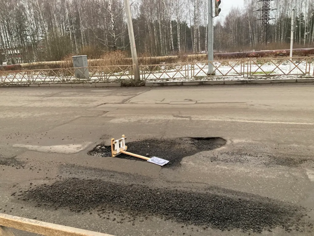 «Мне не стыдно»: мэр Ярославля оценил свое фото в яме