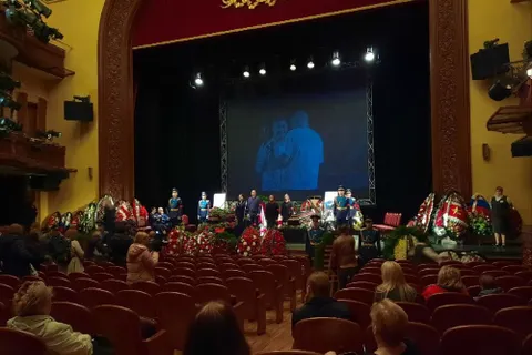 В Ярославле началась церемония прощания с Сергеем Пускепалисом