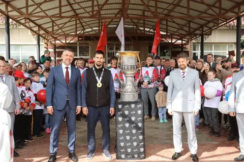 Форвард ярославского «Локомотива» привез Кубок Гагарина в Татарстан