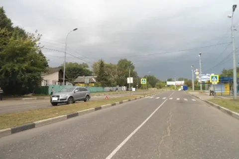 На пешеходном переходе в Ярославле иномарка сбила маму с ребенком