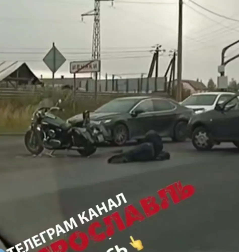 На окружной в Ярославле сбили байкера