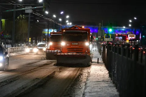В Ярославле маршрутку развернуло и вынесло в кювет