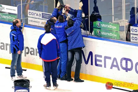 ХК Ярославля «Локомотив» дома обыграл СКА. Фоторепортаж
