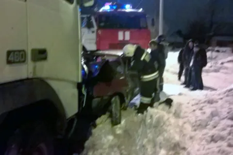 В Рыбинске «Жигули» столкнулись с грузовиком