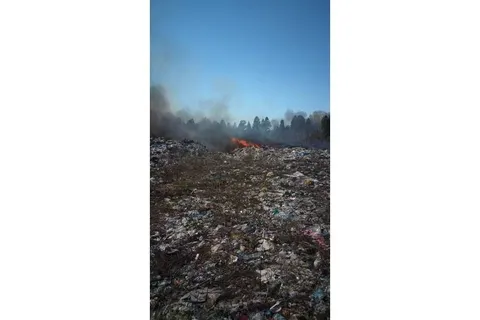 В Переславле горит мусорный полигон