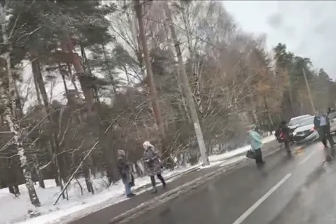 В Ярославле столкнулись такси и автобус