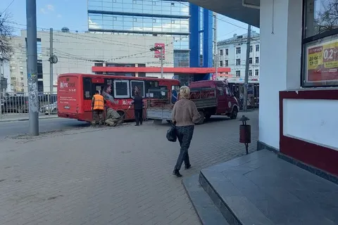 В Ярославле на проспекте Октября демонтируют заборы