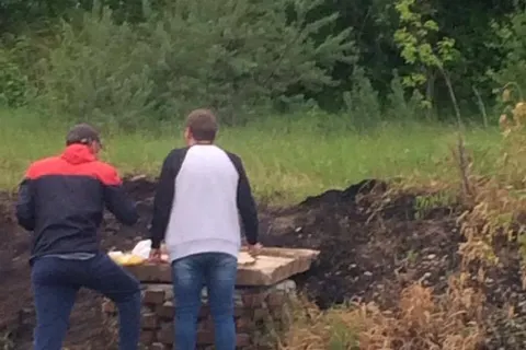 В Ярославле колодцы с «зеленым маслом» закрыли бетонными плитами