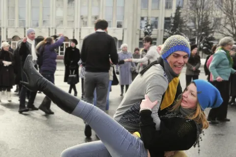В Ярославле на Советской площади станцевали буги-вуги. Фоторепортаж