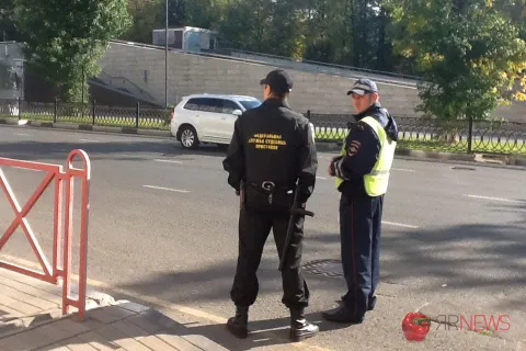 Мэра Ярославля доставят в здание Кировского суда через специальный вход