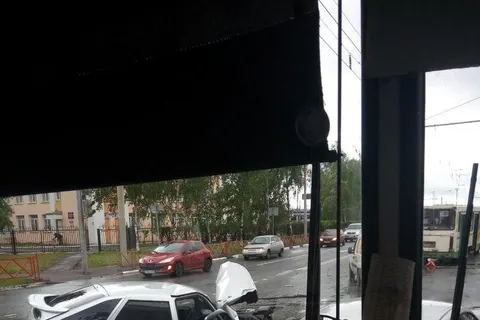 В Ярославле «ВАЗ» на скорости врезался в пассажирский автобус