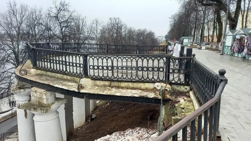 В Ярославле планируют отремонтировать проблемные памятники Волжской набережной