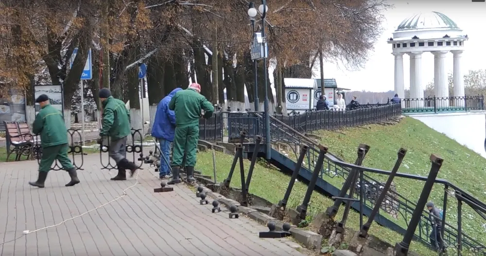 В Ярославле возвращают чугунный забор на Которосльную набережную