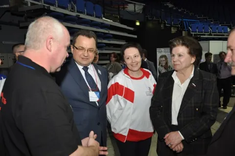 Валентина Терешкова посетила среднюю школу № 32 Ярославля, носящую ее имя
