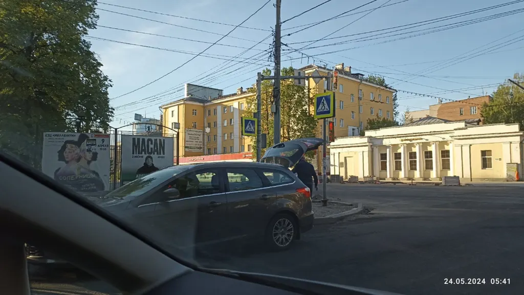 Ярославцев возмутила кража стройматериалов с объекта благоустройства