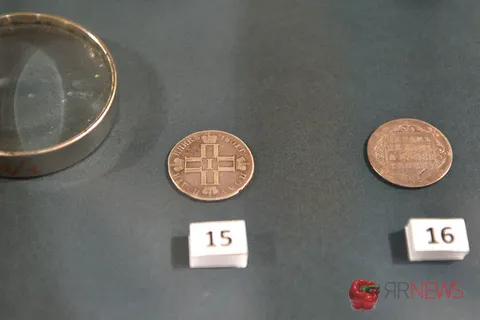 Жители Ярославля увидели древние монеты. Фоторепортаж
