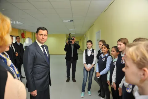 Дмитрий Миронов навестил Туношенскую школу